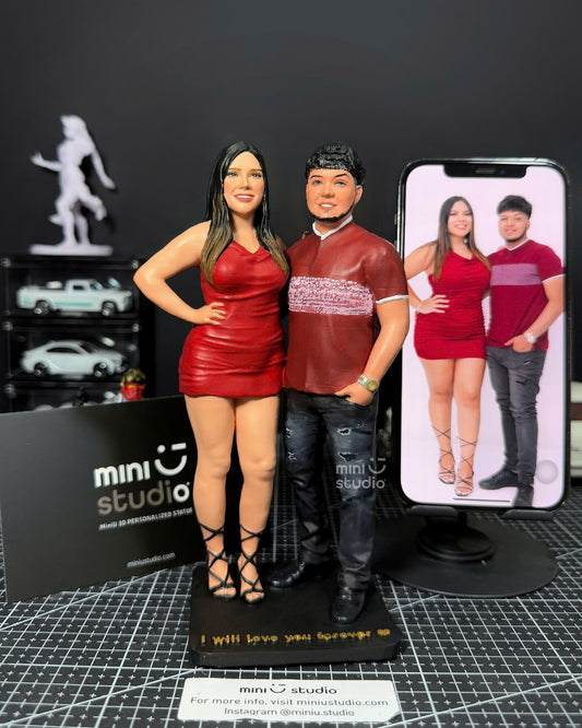 Couple with same outfit as photo