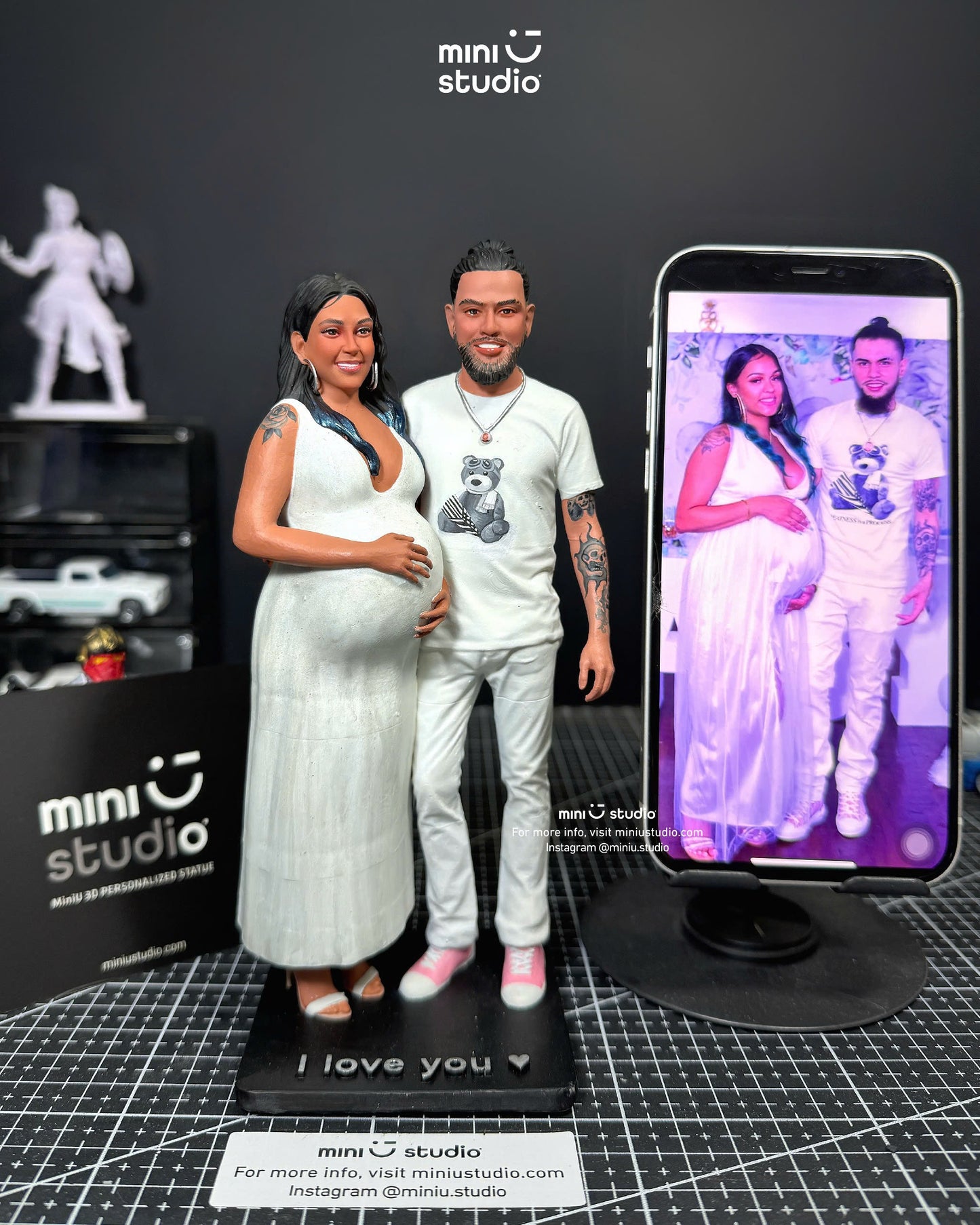 Couple with same outfit as photo